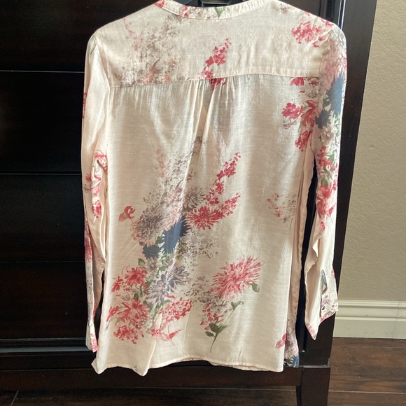 Gorgeous blouse from Soft Surrounding! Floral print, long sleeves, size XS. - Picture 3 of 11